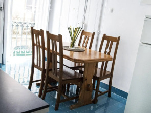 Locals Hostel & Suites