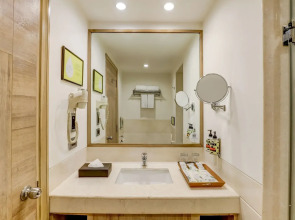 Lemon Tree Premier, Delhi Airport