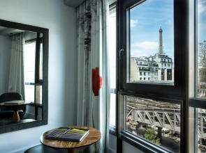 Le Parisis Paris Tour Eiffel