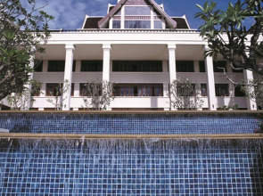 Pavilion Queen's Bay