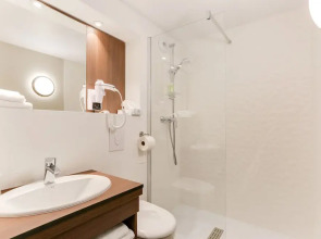 Brit Hotel Caen Nord - Mémorial