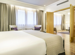 Отель Ilunion Bilbao