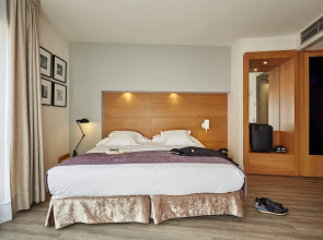 Отель Barcelona Catedral