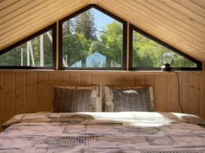 Черный домик