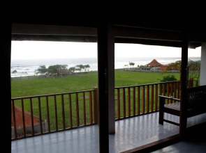 Dikaloha Medewi Surfcamp