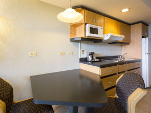 Irazu Hotel & Studios