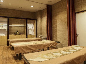 Chinggis Khaan Hotel