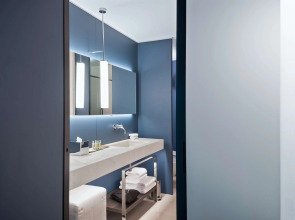 Отель Hilton Lake Como