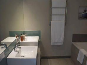 Whale Rock Luxury Lodge