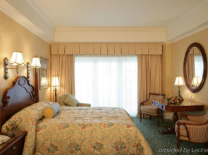 Hong Kong Disneyland Hotel