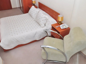 Отель «Яхт-клуб»