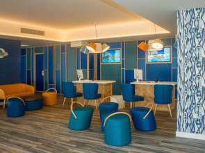 Отель HOVIMA La Pinta Beachfront Family