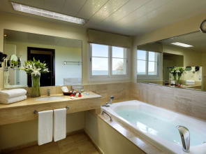 Grand Palladium Lady Hamilton Resort & Spa All Inclusive