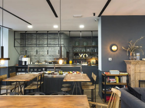 Отель Petit Palace Triball