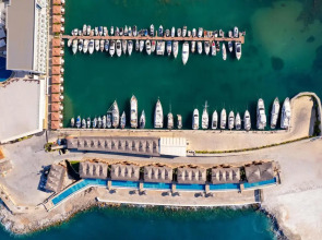 Les Ambassadeurs Marina Hotel & Casino