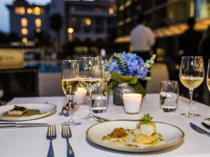 Отель The Views Oasis - Family Friendly