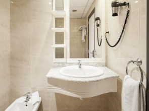 Отель Ilunion Bilbao