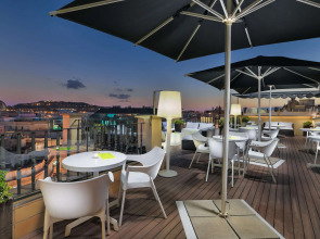 Отель H10 Universitat