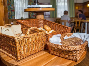 Yoho International Youth Hostel