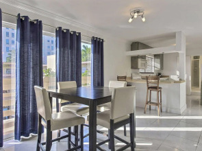 Sea Beach Plaza - Near Jungle Queen Riverboat