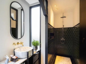 Hotel Ping Silhouette