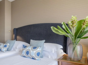 Отель Royal Continental Hotel Naples