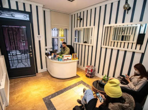 La Pazza Suites Hotel