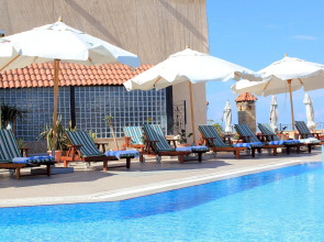 Cherry Maryski Hotel