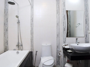 Whispering Palms Suite