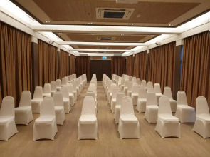 Swan Lake Hotel Sattahip