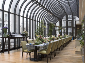 Отель The Dilly