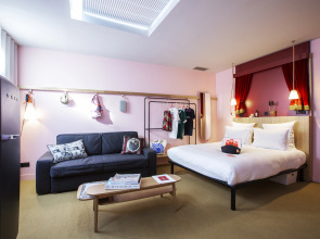 Mob Hotel Paris les Puces