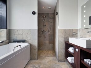 Haven Hotel Rotterdam, Curio Collection by Hilton