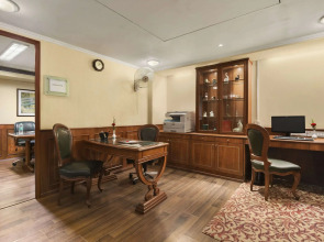 Ramada Plaza by Wyndham Palm Grove