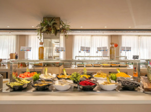 Hotel Parasol by Dorobe