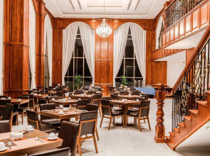 Sea Breeze Hotel & Villa