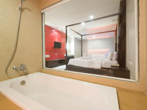 Alfresco Phuket Hotel