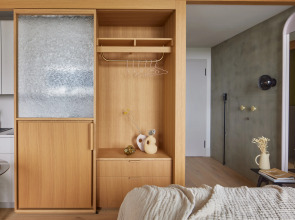 Locke at East Side Gallery