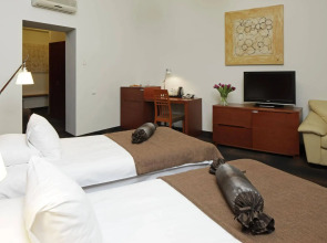 Rixwell Centra Hotel