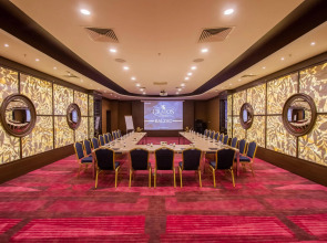 Cratos Premium Hotel & Casino