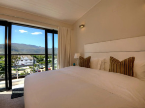 Отель Whale Coast All-Suite-Hotel