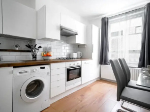 Liverpool Street 2BR City Apartment