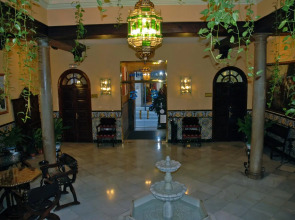 Отель Reina Cristina