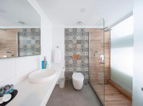 Le Bleu Hotel & Resort