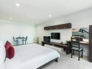 De Botan Srinakarin Hotel & Residence