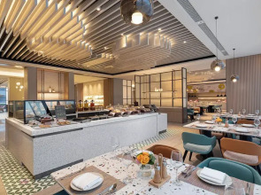 Holiday Inn Shanghai Pudong Airport by IHG