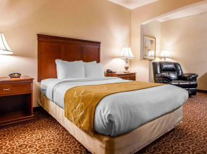 Comfort Suites East Brunswick - South River