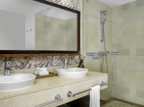 Now Larimar - Preferred Club Deluxe Pool/piscina View