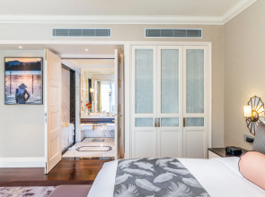 Отель Caravelle Saigon