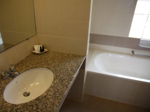 Sunshine Hotel And Residences